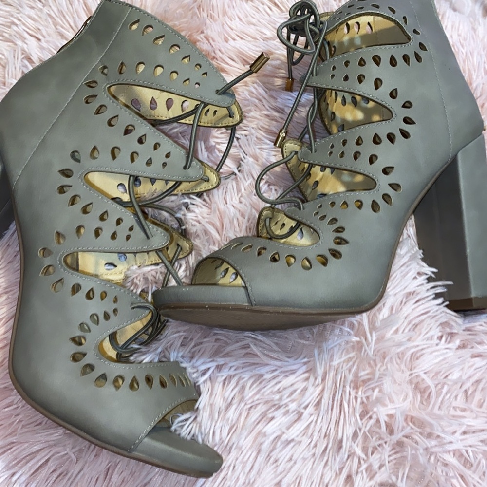 Lacey sandal heels 👠😍